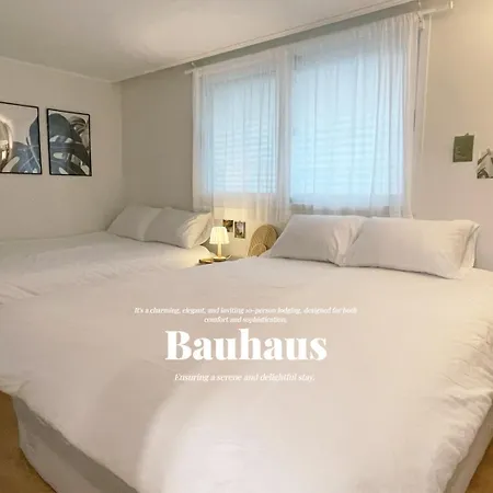 # Accommodation For 10 People # Free Parking # Three Rooms # 5 Queen Beds # 6 Minutes By Subway # 8 Minutes By Airport Bus # 1 Minute By Convenience Store # Ott # Olleh Modeling